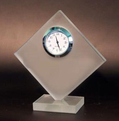 Часы из стекла