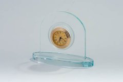 Настольные часы из стекла